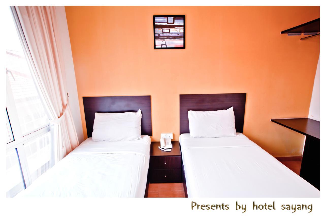 Sayang Hotel Кулаи Экстерьер фото